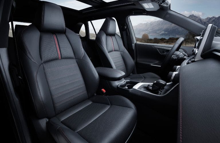 2021-Toyota-RAV4-Prime-cockpit_o