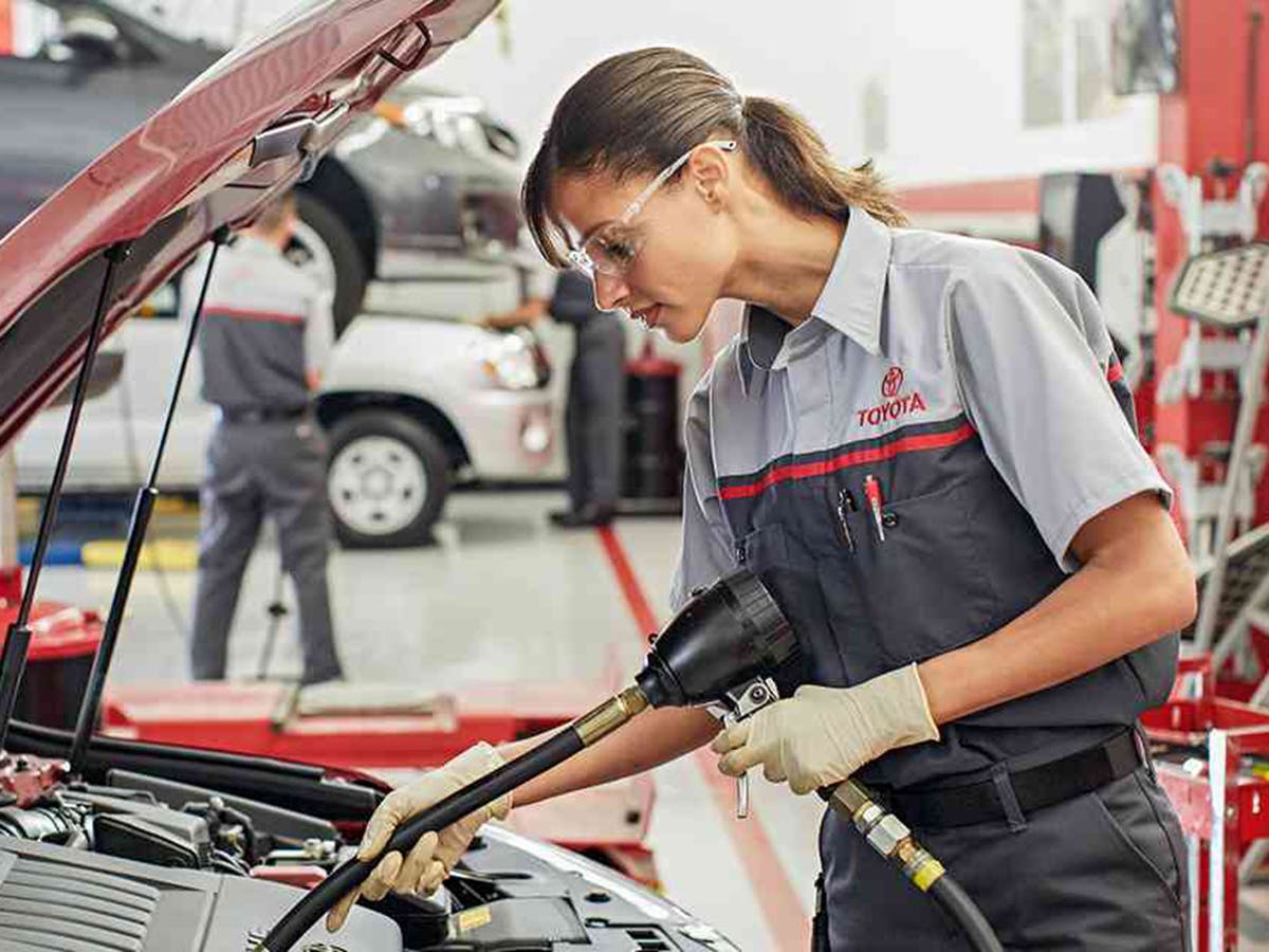 Toyota Conventional Oil Change Service
