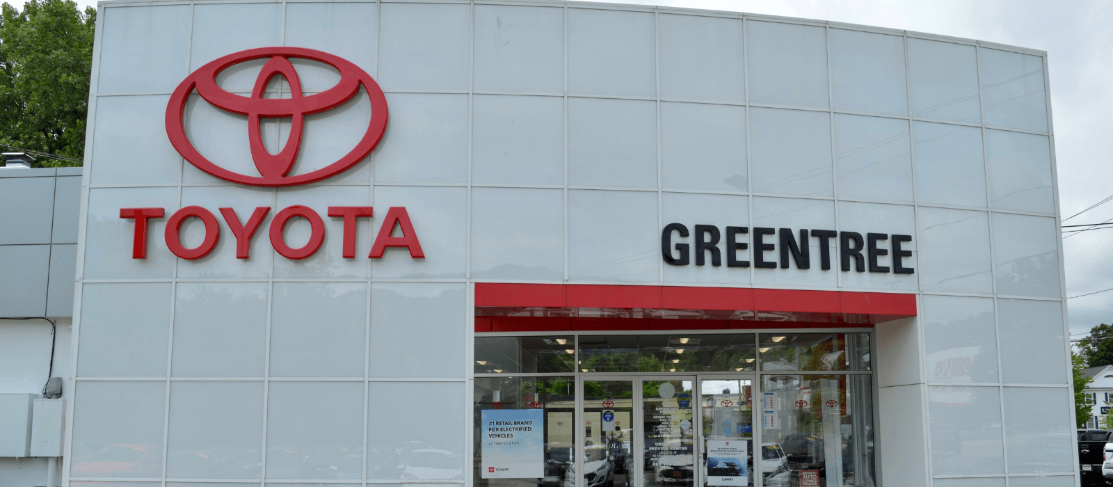 Exterior of the Greentree Toyota dealership