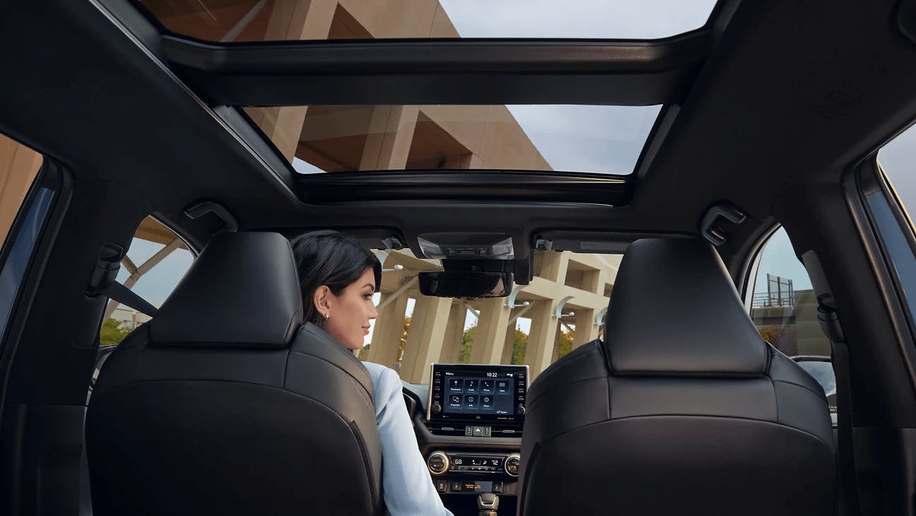 g1 woman in front seat-min g1 woman in front seat