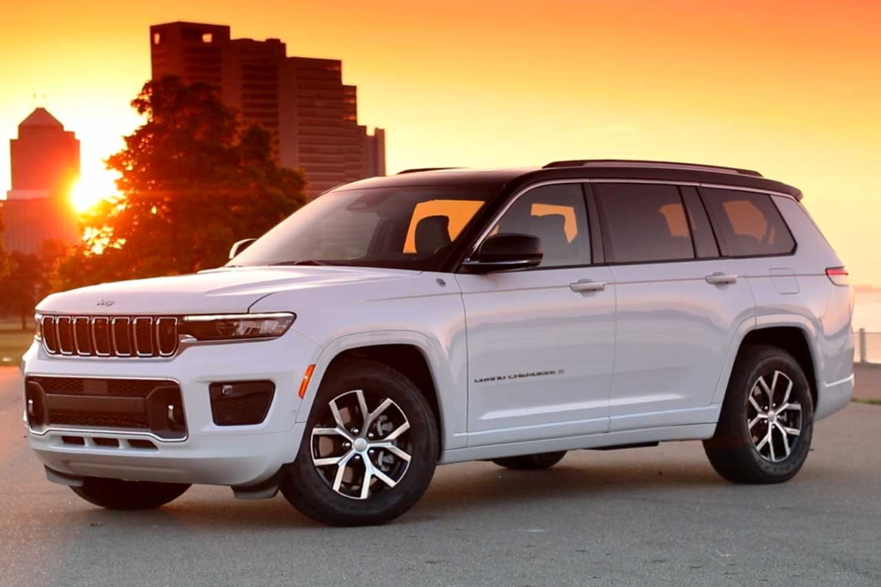 2023 jeep Grand Cherokee L parked in a park