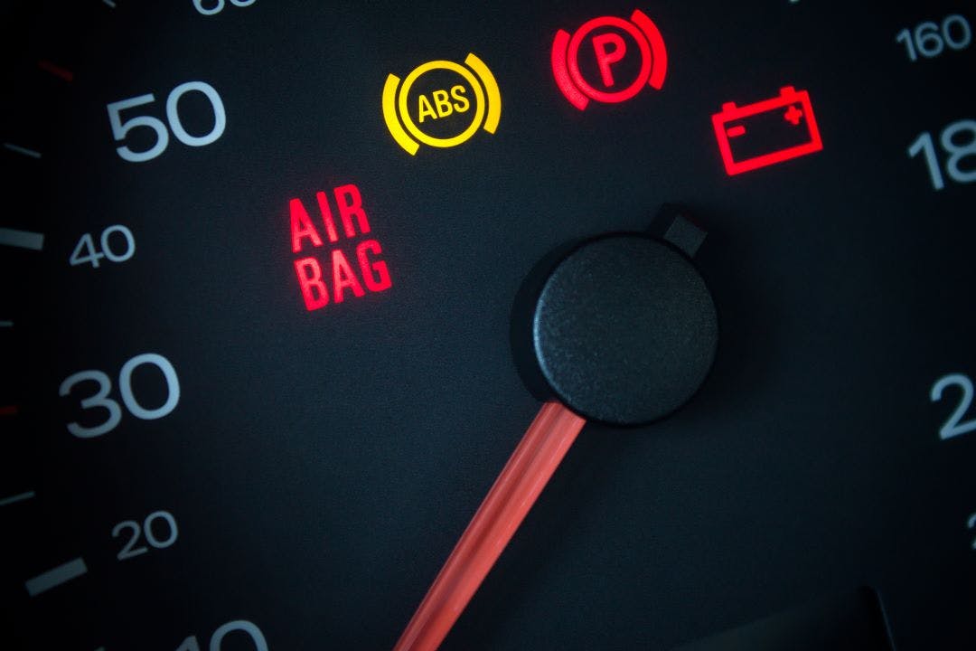 car lights Common Car Warning Lights and What They Indicate
