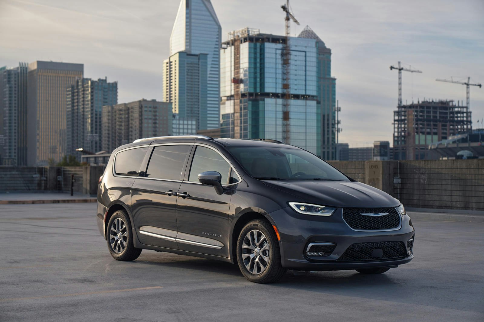 Chrysler Pacifica Pinnacle 2023 Chrysler Pacifica Pinnacle parked on top of a city building