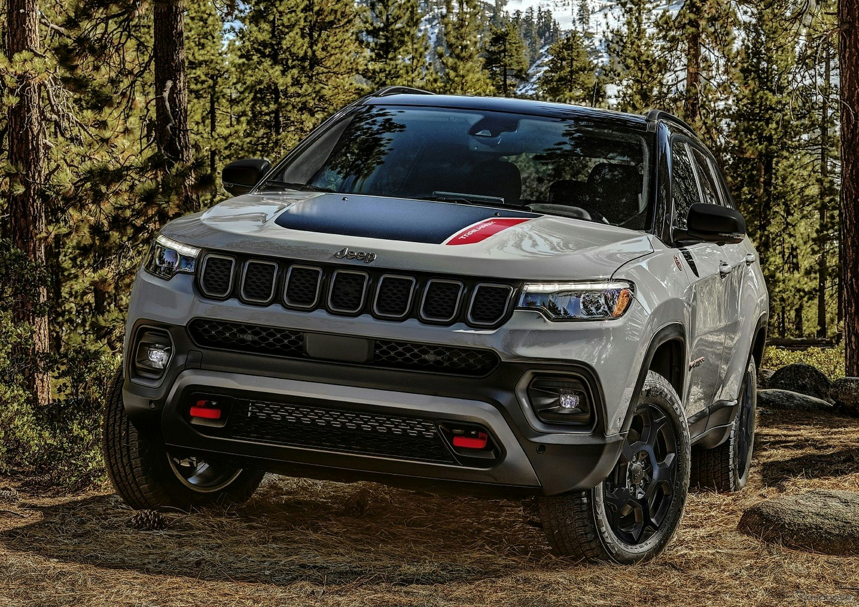 Jeep Compass Trailhawk 2024 Jeep Compass Trailhawk driving in the woods