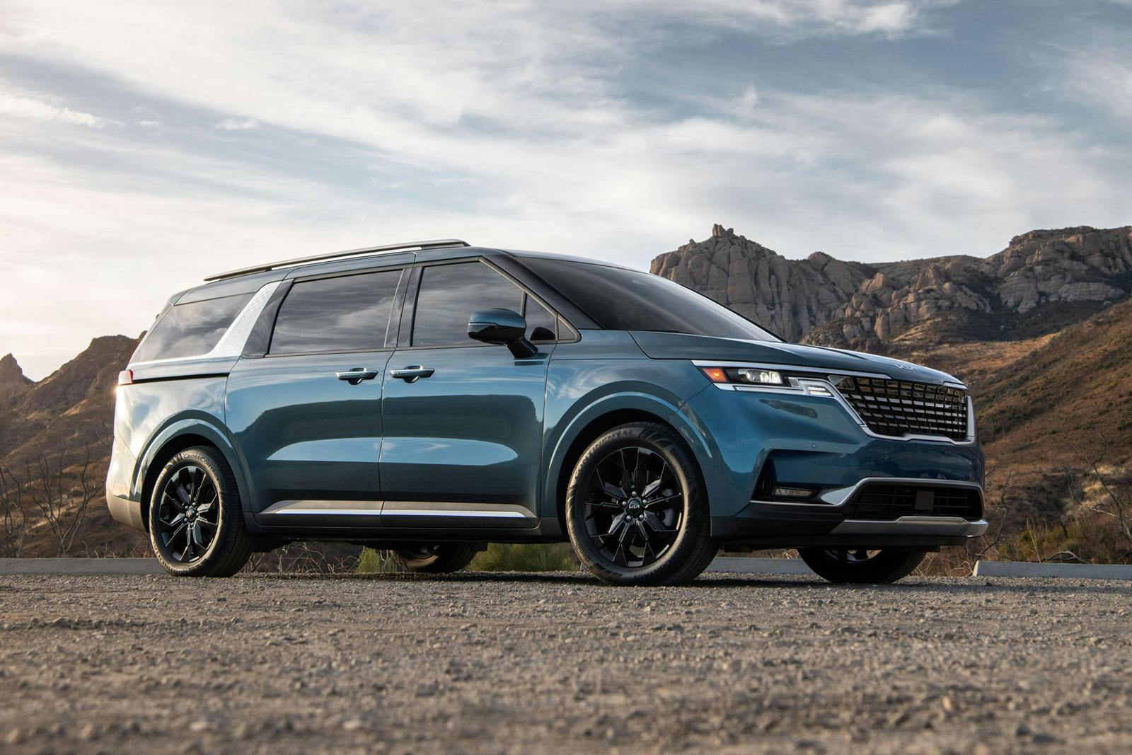 KIA Carnival 2024 Kia Carnival SX parked by mountains