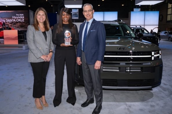 59529-HyundaiNYIAS2024Autotrader4 Autotrader Honors 2024 Hyundai Santa Fe and Kona