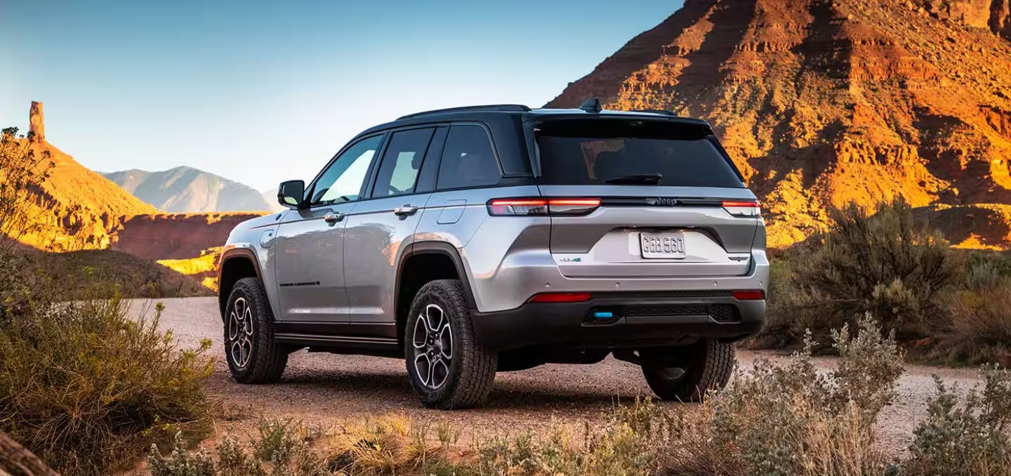 2025 Jeep Grand Cherokee parked in the desert