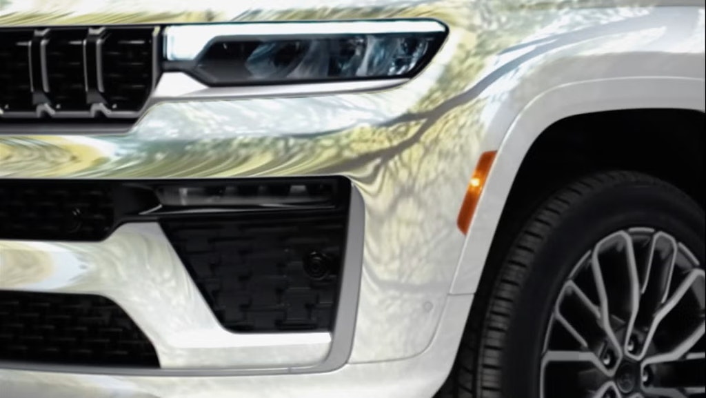 2026 Jeep Grand Cherokee close up of the front end
