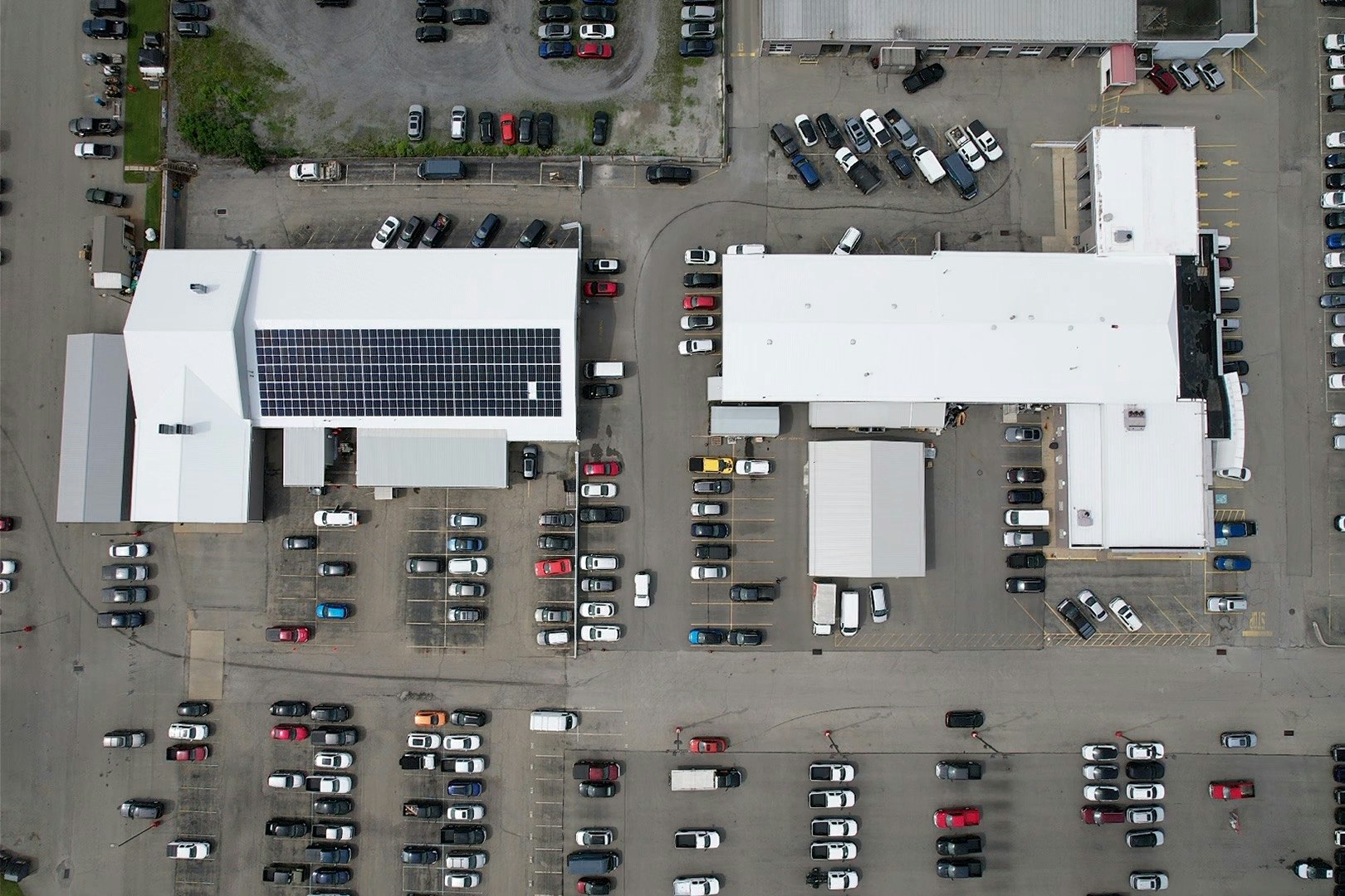 Diehl-Auto-Solar-Panels Drone Image of Diehl Auto's facility with solar panels on the roof.