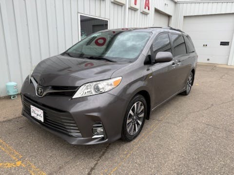 Used 2019 Toyota Sienna XLE with VIN 5TDDZ3DC5KS227777 for sale in Jamestown, ND