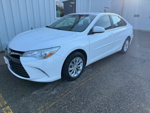 Used 2015 Toyota Camry LE with VIN 4T4BF1FK2FR463976 for sale in Jamestown, ND
