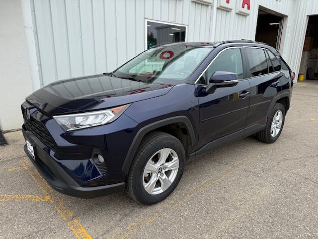 Used 2021 Toyota RAV4 XLE with VIN 2T3P1RFV3MW168882 for sale in Jamestown, ND