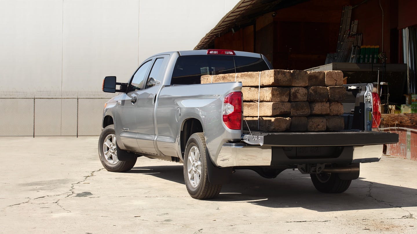 BIGGER JOBS AND SMALLER EFFORT WITH TUNDRA i-FORCE 5.7L V8