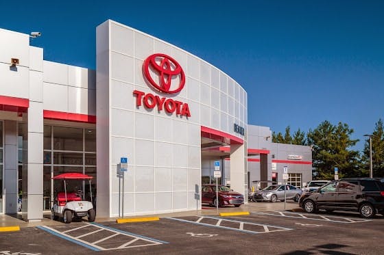 photo of the front of Beaver Toyota of St. Augustine on a bright sun shiny day