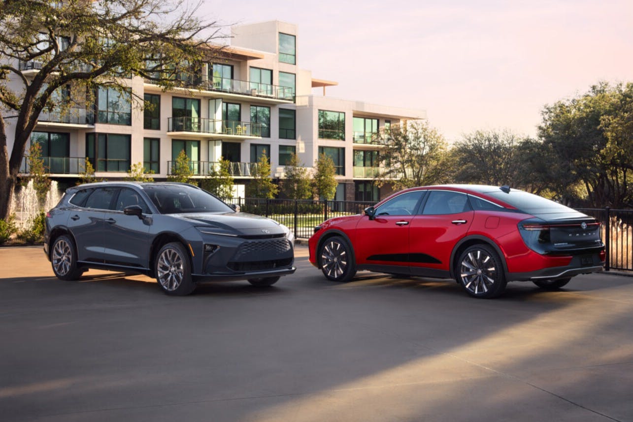 2026 Toyota Crown Signia Adds Striking Two-Tone Style