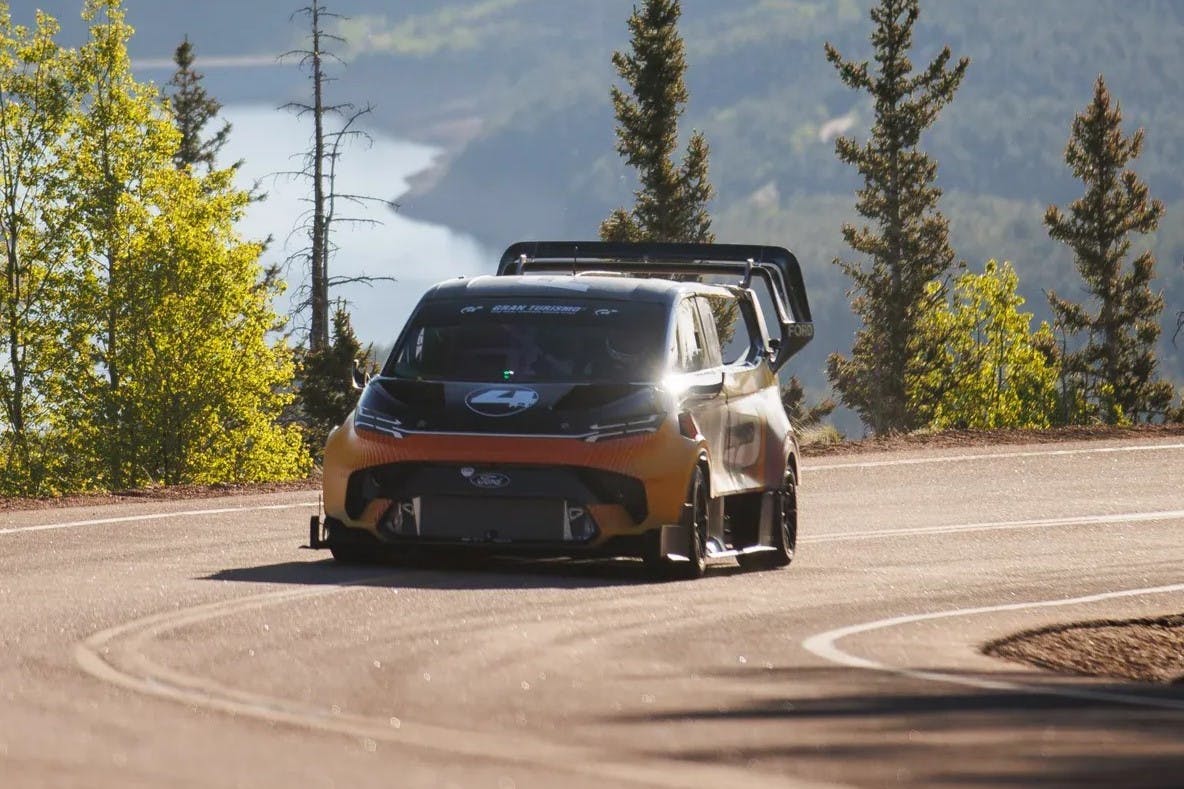 Ford_Transit_Nurburgring How a Transit Van Made History at the Nürburgring