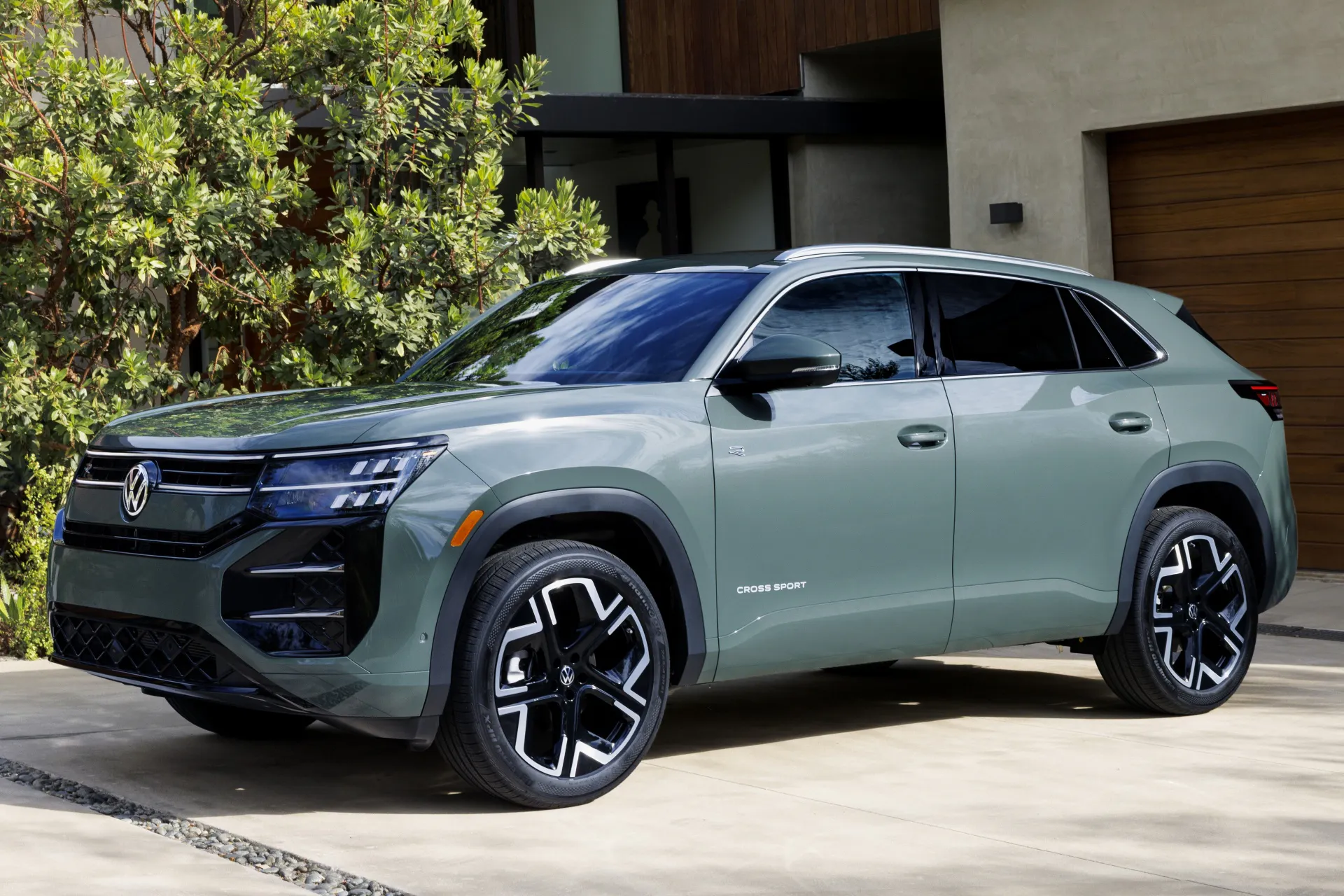 VW Reveals New Atlas Cross Sport