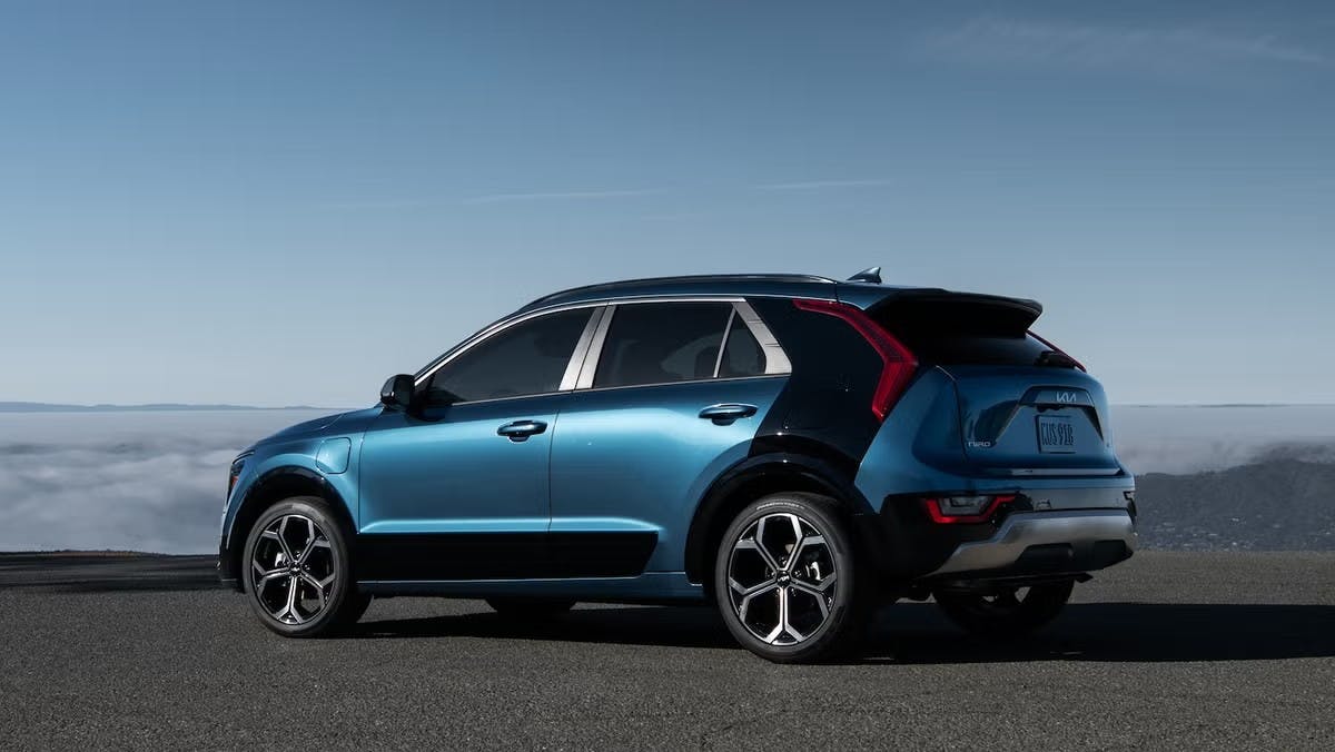 2025 Kia Niro parked on an overlook