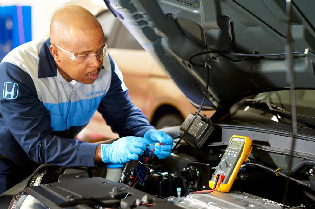 Honda service technician performing vehicle diagnostics