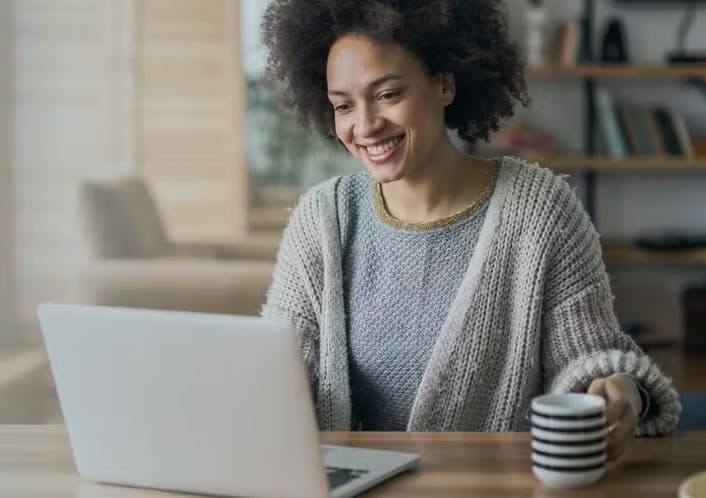 women-at-computer-flexible-options