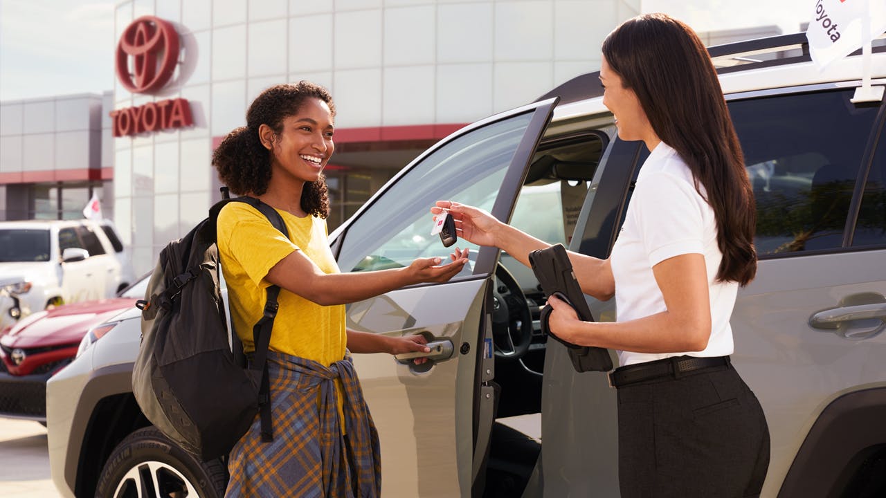 Toyota employee handing keys to woman