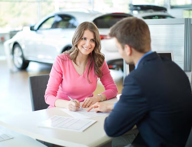 financing-interaction-at-desk